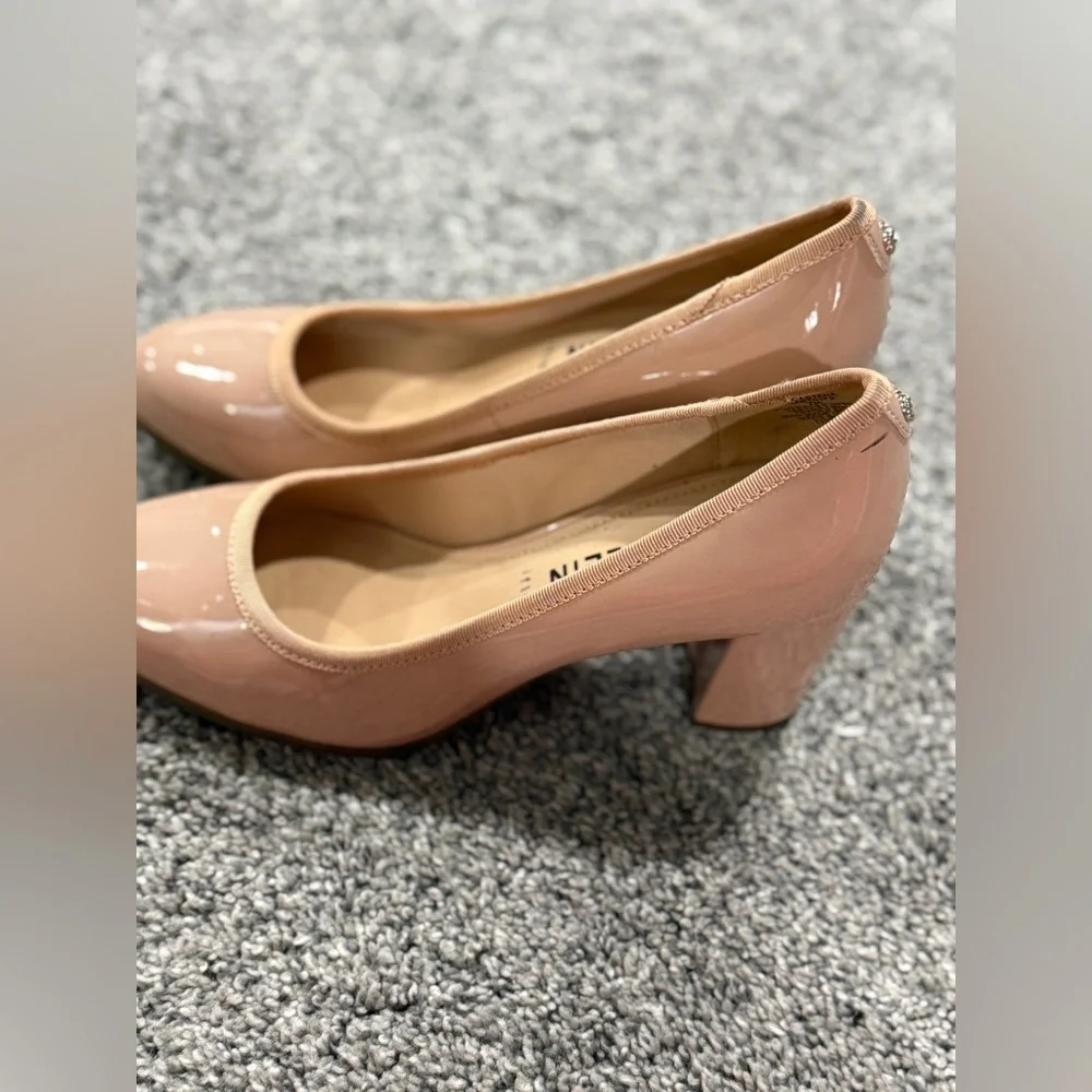 Anne Klein Women's Castana Round Toe Block Heel Pumps - Picture 3 of 6